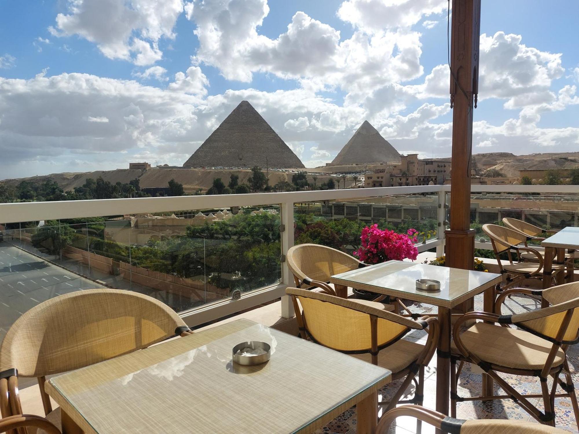Doudou Pyramids View Hotel Kafret el-Gabal Exterior foto