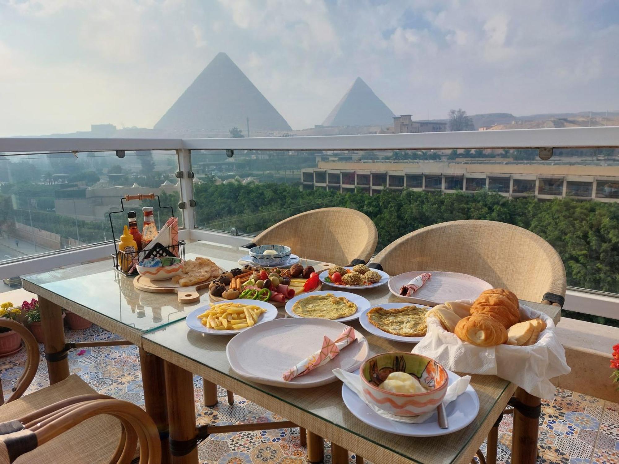 Doudou Pyramids View Hotel Kafret el-Gabal Exterior foto